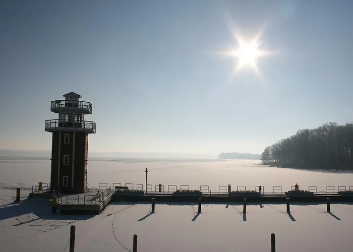 Plau Lagoons דירה